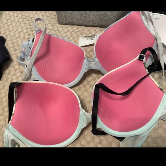 Bundle of 4 Bras- Offers Welcome - Picture 2 of 7